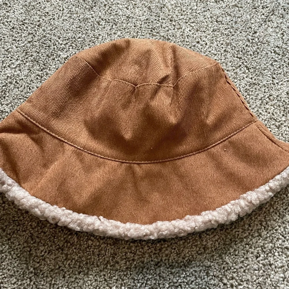 Reversible faux lambswool corduroy bucket hat NWT